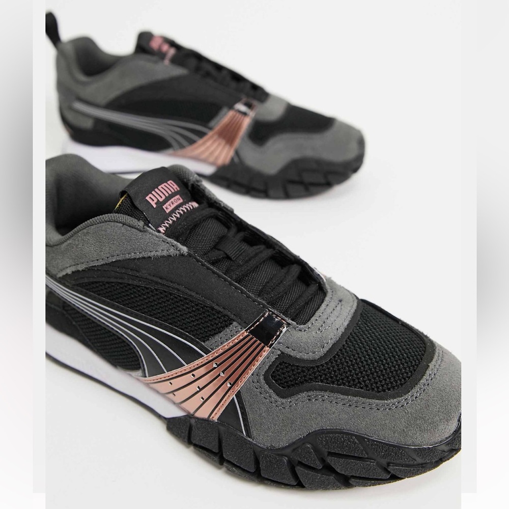 NWT PUMA KYRON SZ 10.5 SNEAKER (fits like 10) BLACK & METALLIC ROSE GOLD TRAINER